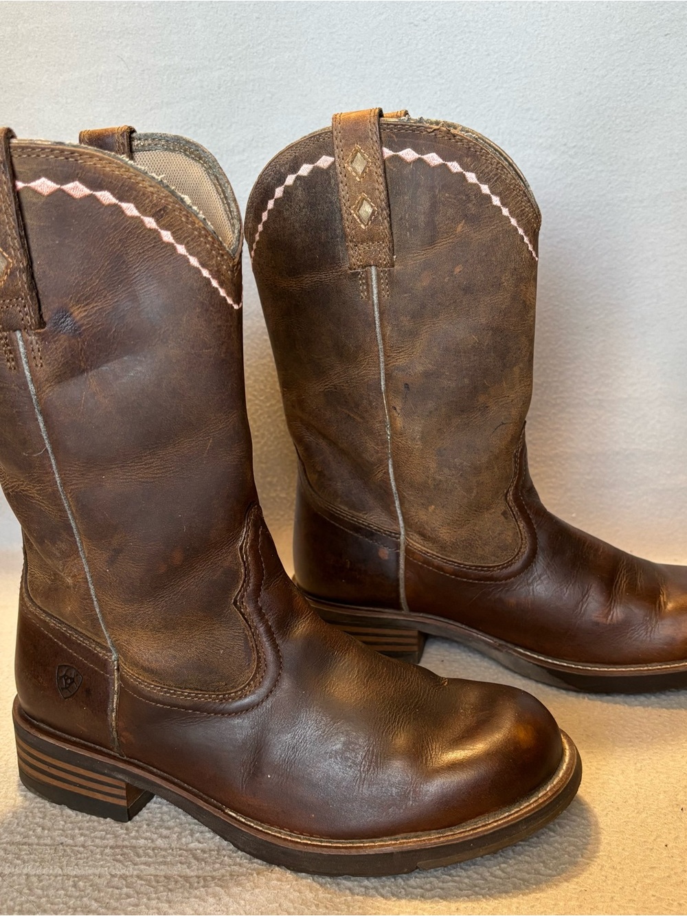 Ariat Unbridled 10B Brown Western Roper Round Toe Boots with Pink Stitch Accent